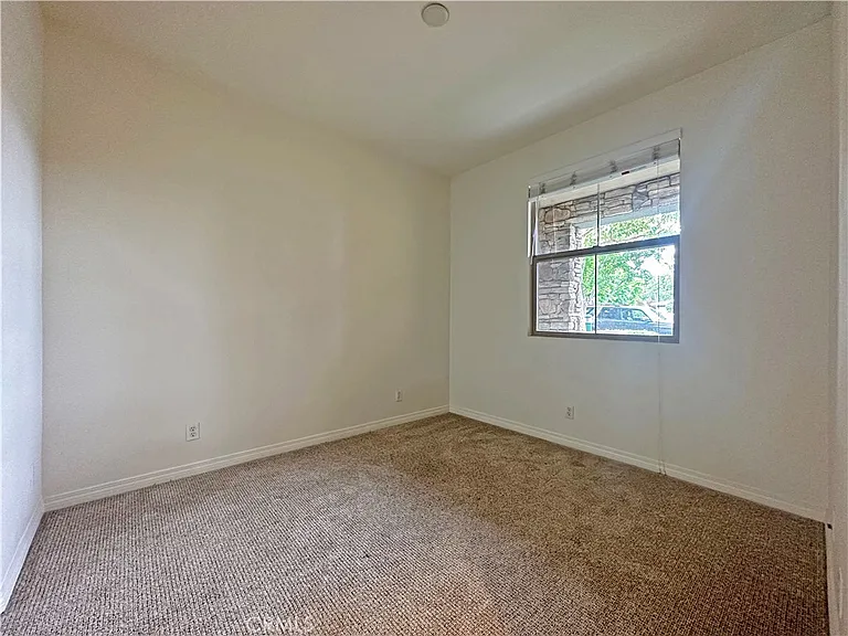 115 Cornell Ave — Photo 7