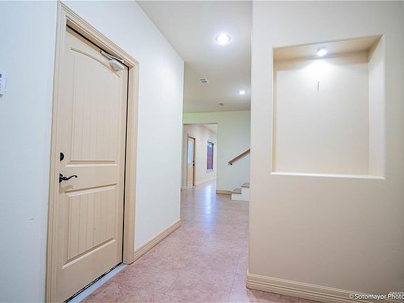 4th image of 3828 W Daffodil Ave
