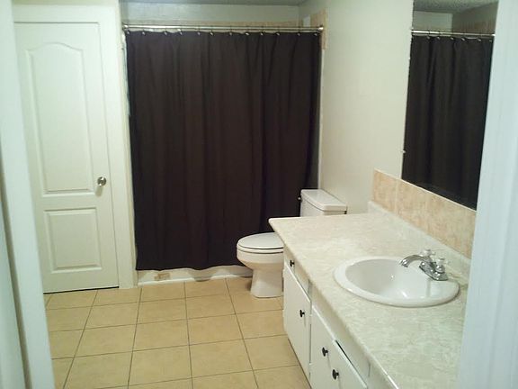 3rd image of 605 S Zion St