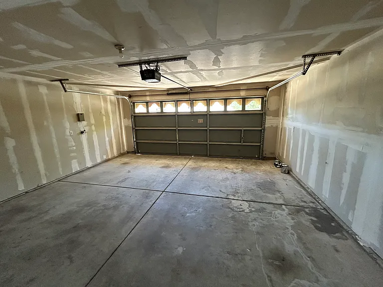 2418 E Portland Ave — Photo 12