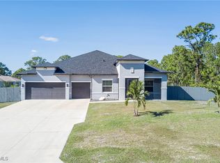 903 Pine Ave, Lehigh Acres, FL 33972