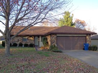 2217 W Village Ln, Springfield, MO 65807