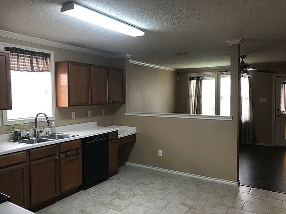 5th image of 1004 Scenic Hills Dr