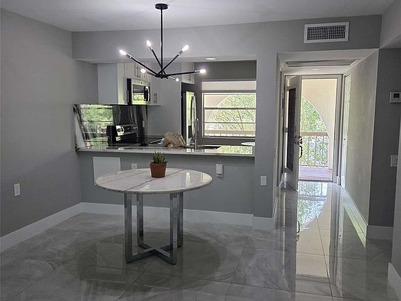 3rd image of 2706 Nassau Bnd APT A2