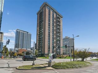 200 S Brentwood Blvd APT 7E, Saint Louis, MO