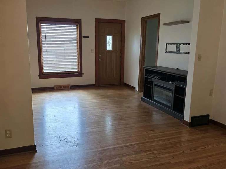 218 W Kemp Ave — Photo 4