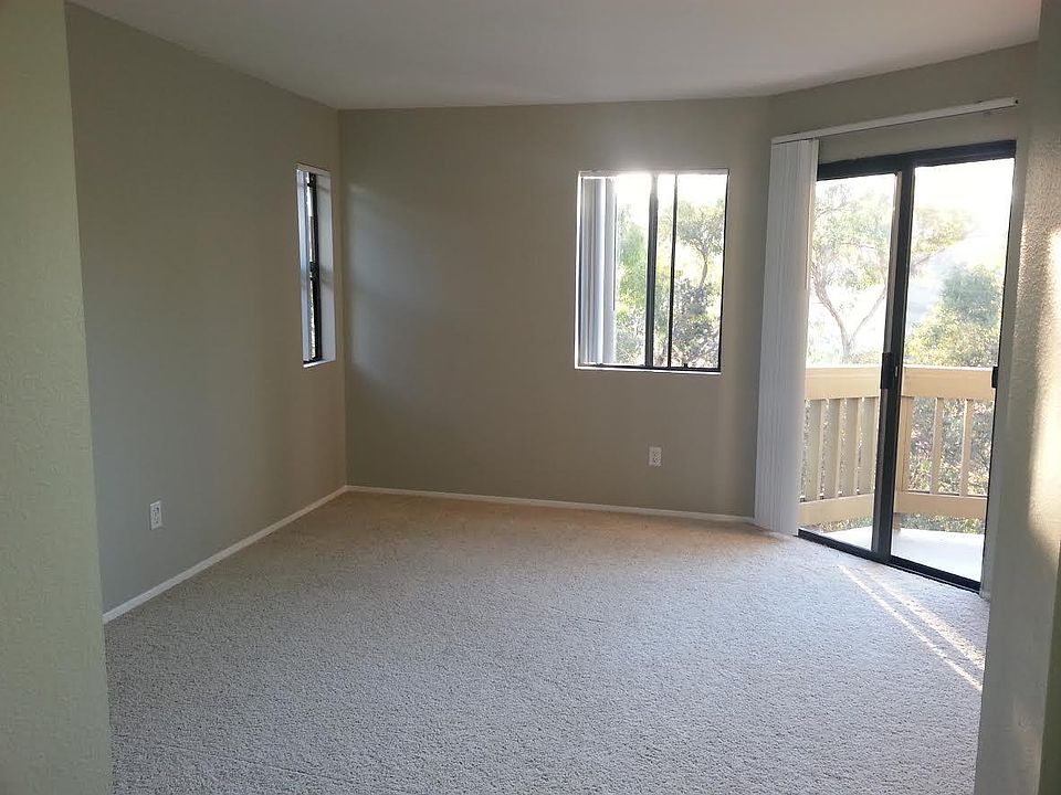 Larger dual master suites, mirrored closets, full size bathr