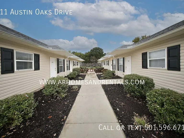211 W Austin St — Photo 1