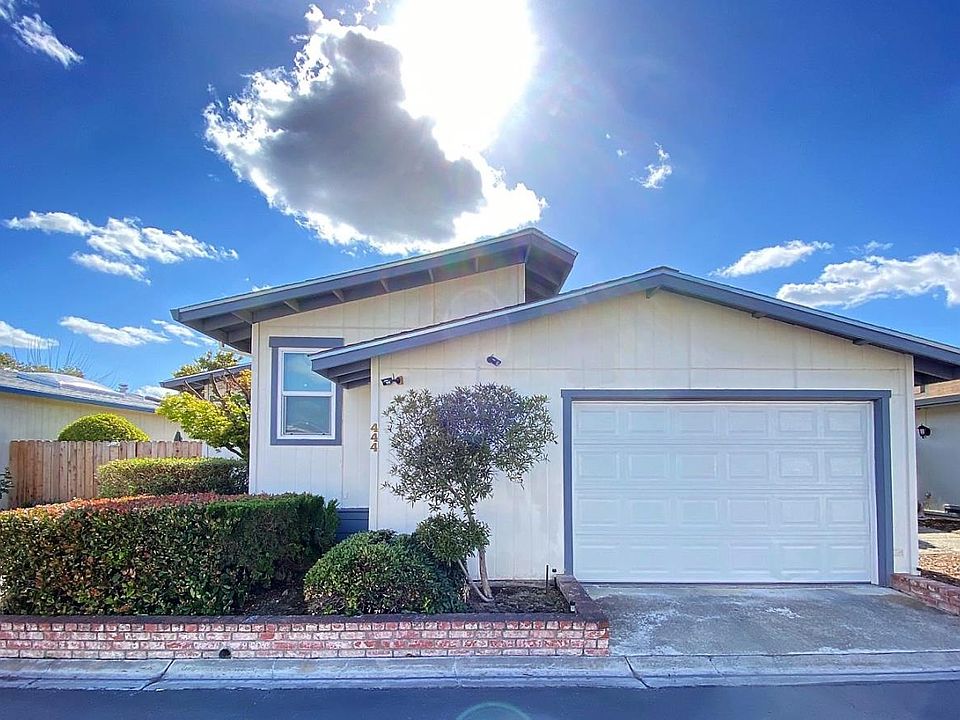 2nd image of 444 Chateau La Salle Dr #444