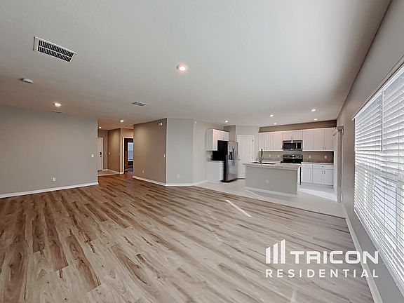 3rd image of 3948 Fescue St