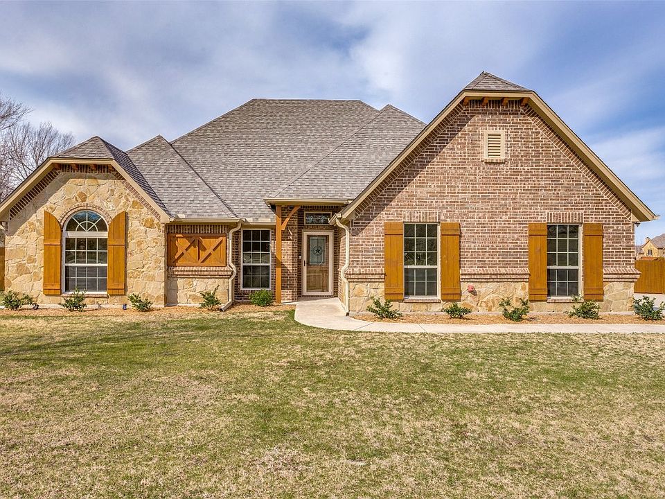 1st image of 300 Miramar Cir