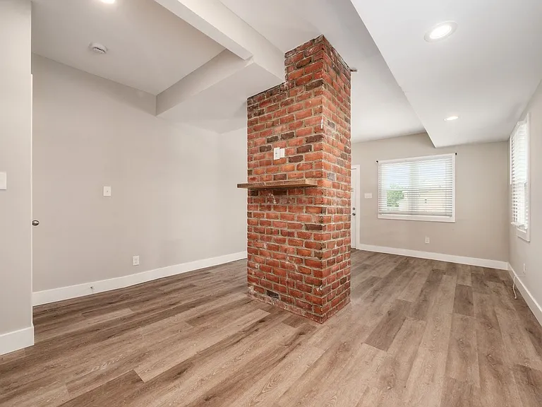 949 E Long St — Photo 9
