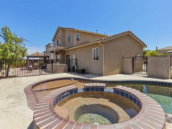 4th image of 23352 Caliente Springs Ave
