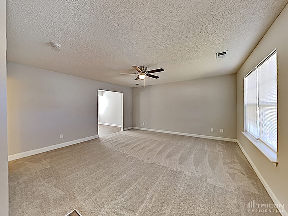 3rd image of 1423 Clooney Ln