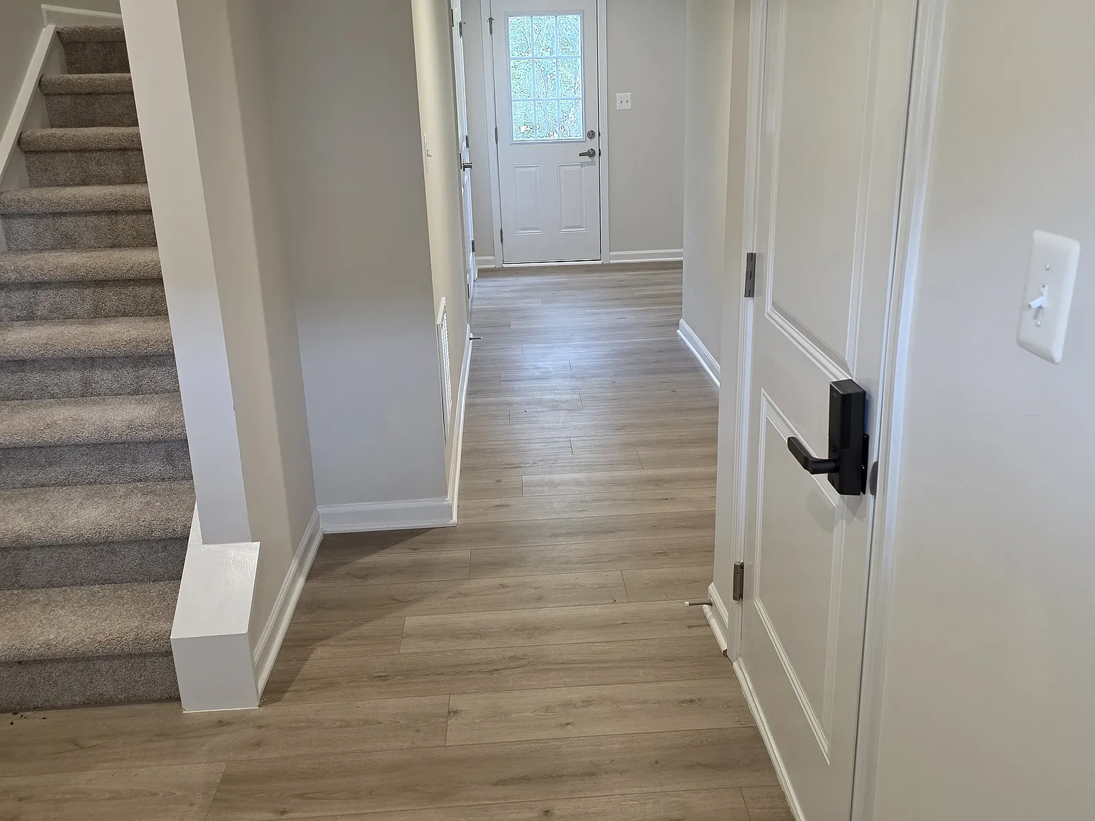 3 bed, 2.5 bath, 1557 sqft, $2,000 — Photo 2