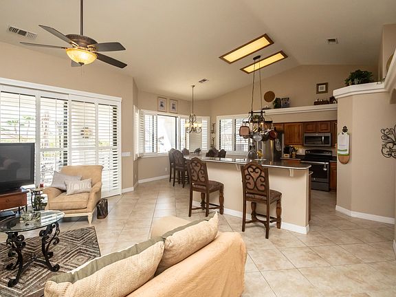 4th image of 2418 Dawn Dr