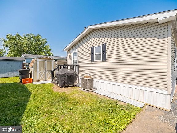 3rd image of 120 Bratton Dr