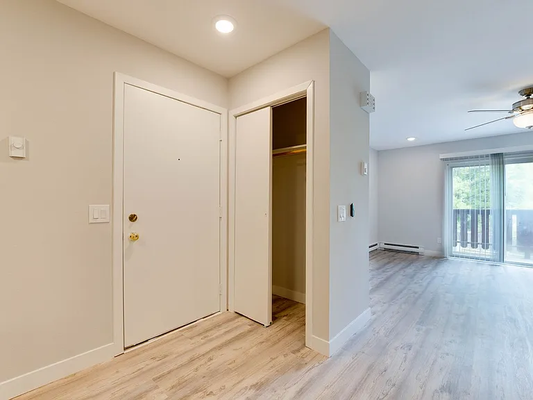 18 N Wickham Ct — Photo 13