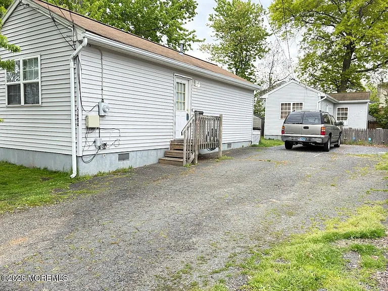 548 Clark Ave #A — Photo 9