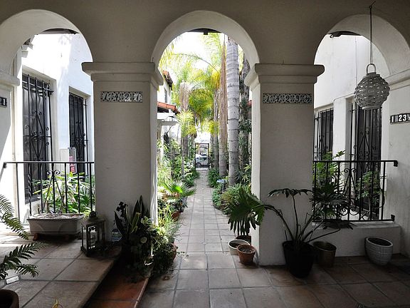 3rd image of 1417 S Crescent Heights Blvd #1423