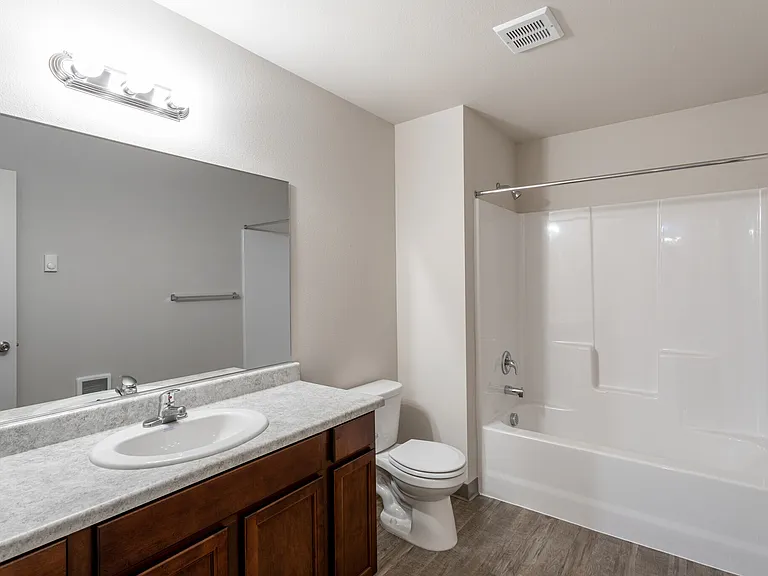 Crossroads Apartments — Photo 34
