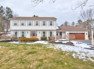 22 Turnberry Ln, Pittsford, NY 14534