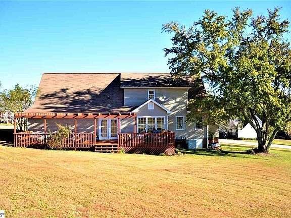 4th image of 201 Pine Meadow Dr
