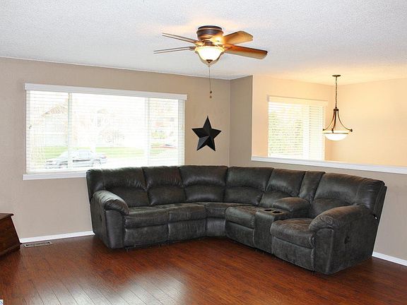3rd image of 1700 Goldfinch Ct