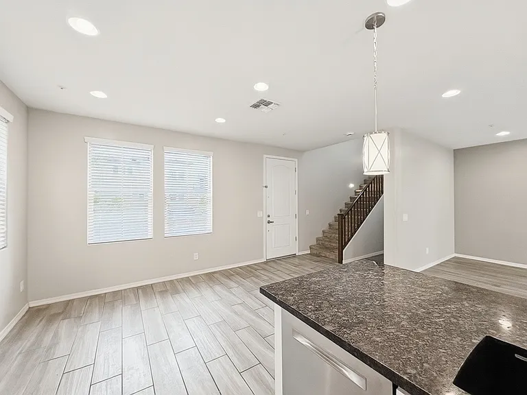 2345 W Gloria Ln — Photo 9