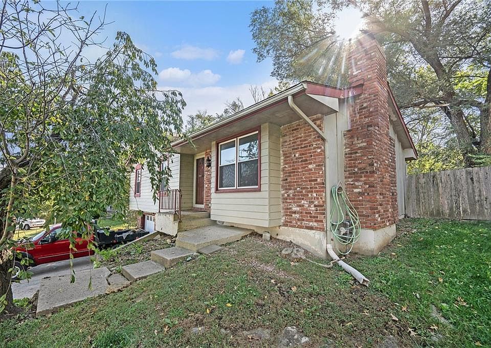 1st image of 7609 NW 73rd St
