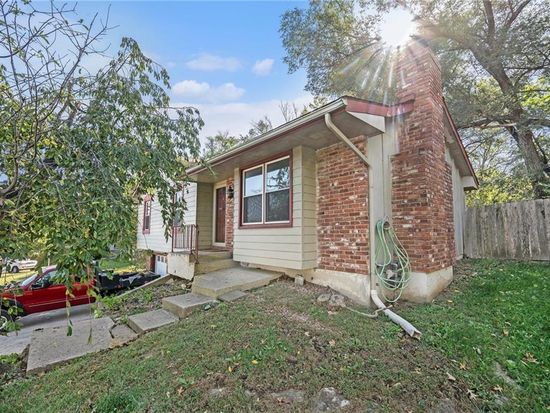 7609 NW 73rd St, Kansas City, MO 64152