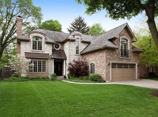 916 Hunter Rd, Glenview, IL 60025