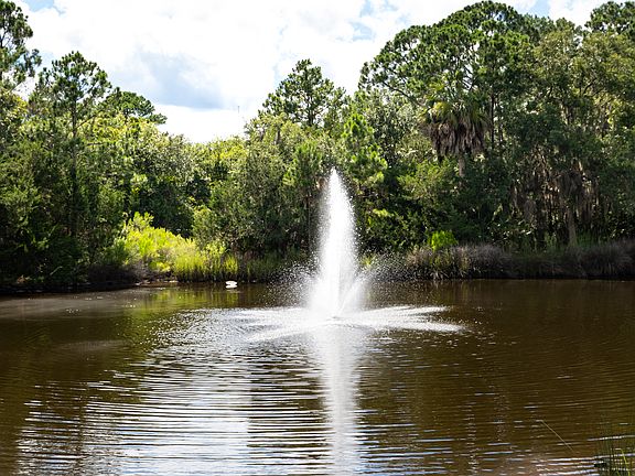 2nd image of 1077 Fountain Lake Dr