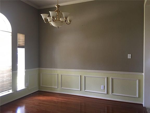 3rd image of 628 Regalwood Dr