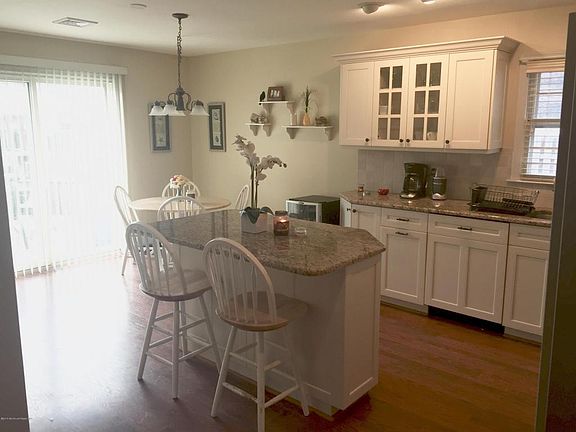 5th image of 2408 Monmouth Ct