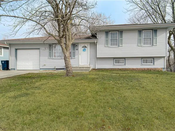 7307 NW Winter Ave, Parkville, MO 64152