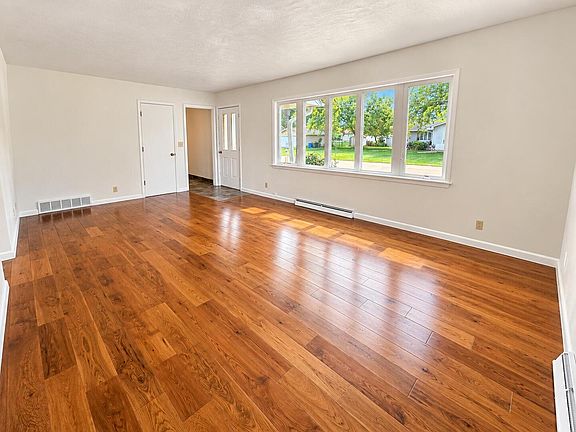 3rd image of 540 E Walnut St
