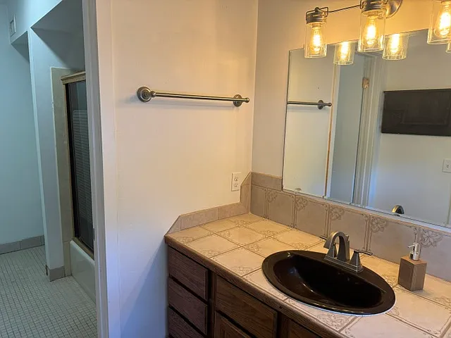 Studio, 550 sqft, $900 — Photo 3