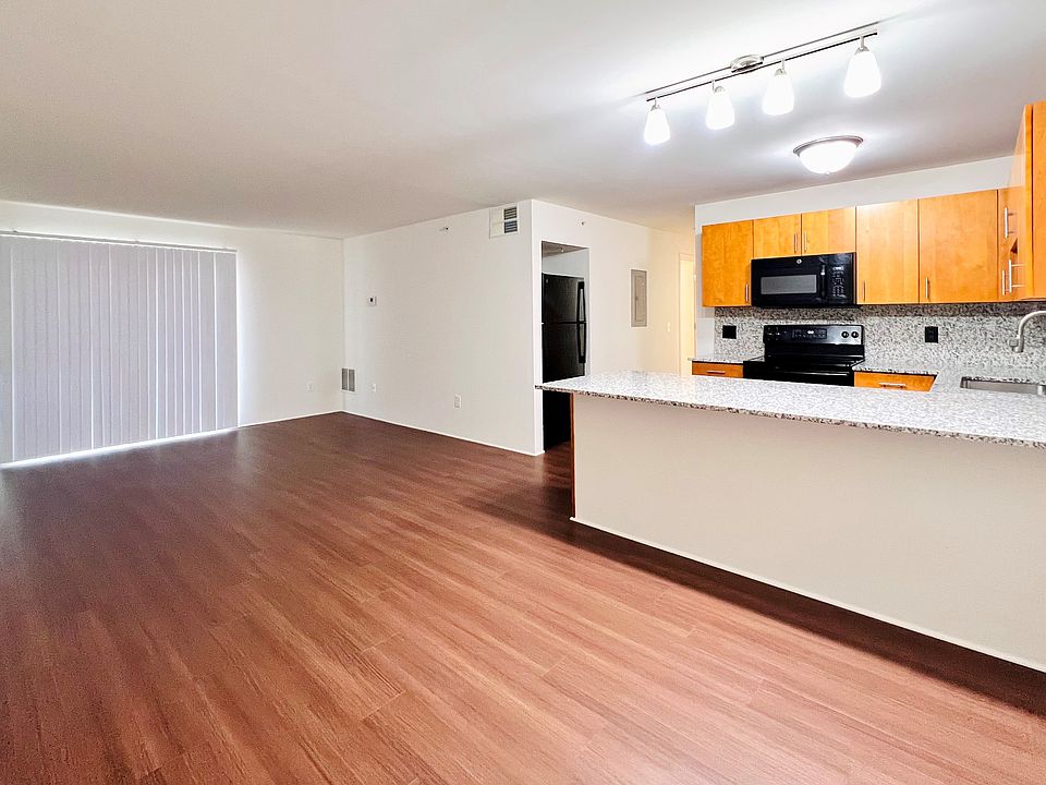 Chefs Kitchen opens right into Living & Dining areas