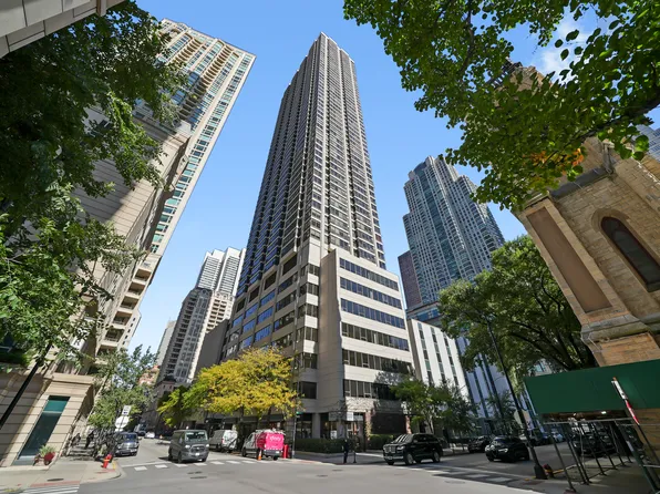30 E Huron St APT 3506, Chicago, IL 60611