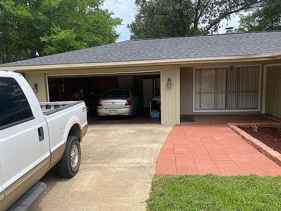 Front of home with entry