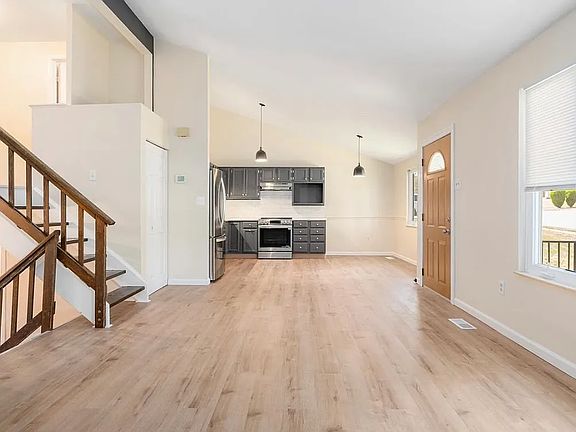 5th image of 347 Kearney Dr