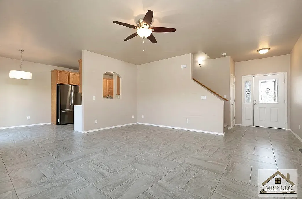 3 bed, 2.5 bath, 1690 sqft, $1,975 — Photo 3