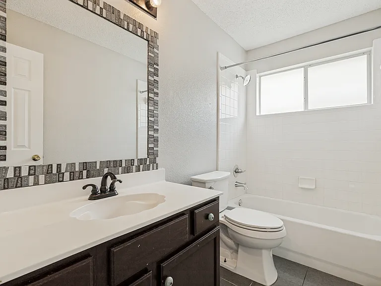 3900 Columbus Dr — Photo 23