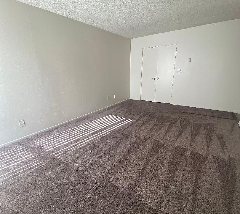 1st image of 420 Avenue G #28