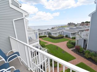 20 Oceanside Pl, Narragansett, RI 02882