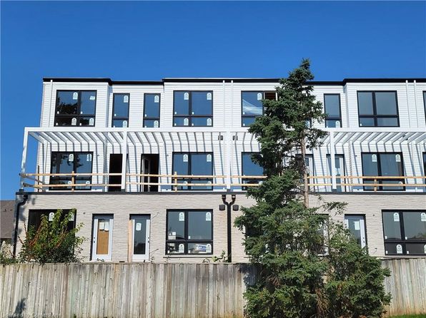 138 East St #5, Oakville, ON L6L 3K3