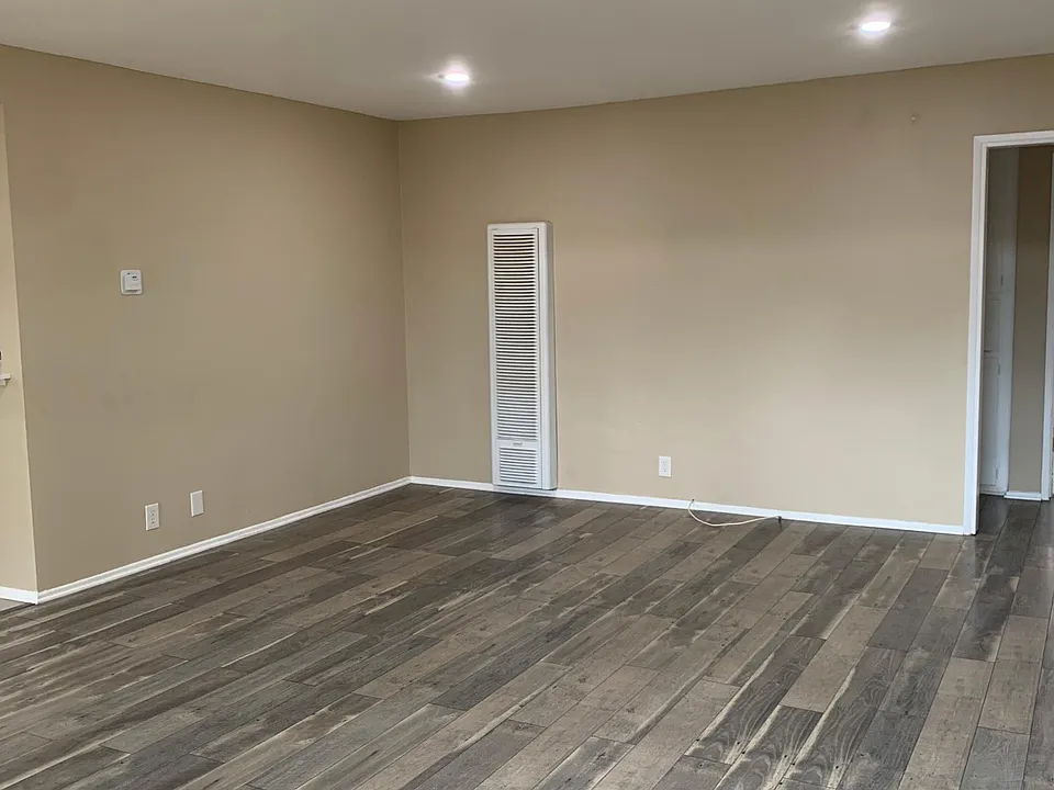 335 N Isabel St #7