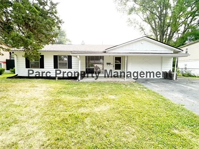 3725 N Brentwood Ave photo 1