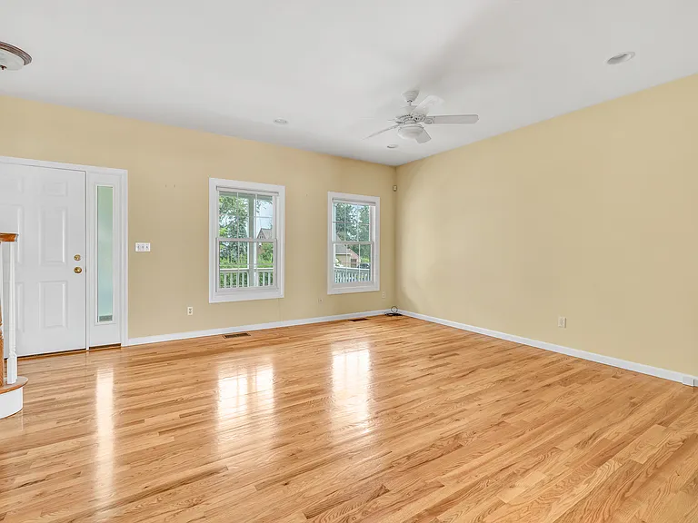 36 Pawtucket Ave — Photo 5